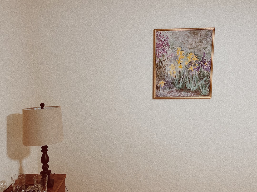 découvrez les bienfaits de l'art-thérapie : une approche innovante qui combine l'art et la psychologie pour favoriser l'expression de soi, la guérison émotionnelle et le bien-être mental. apprenez comment un art-thérapeute peut vous accompagner sur le chemin de la découverte personnelle à travers des ateliers créatifs et des sessions individualisées.