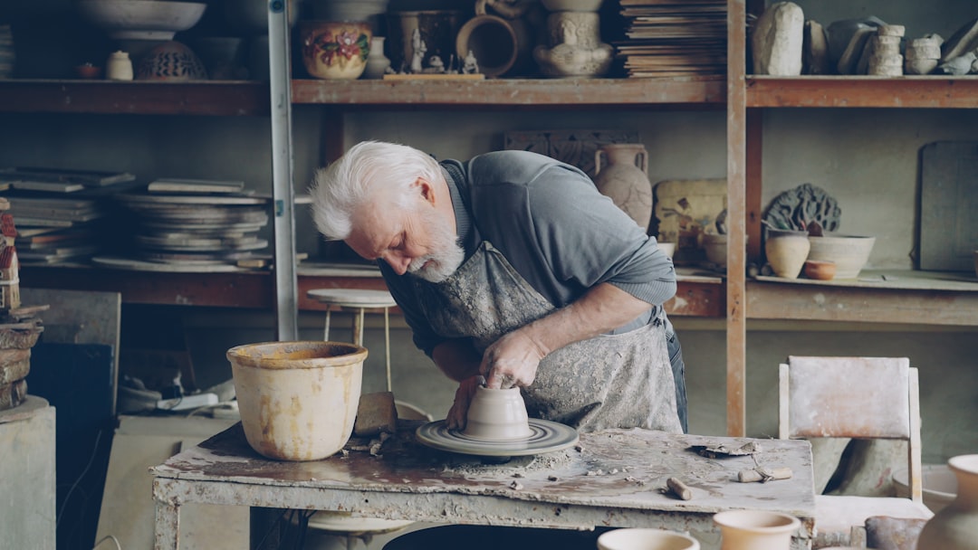 découvrez les avantages et les droits liés au statut d'artisan en france. informez-vous sur les obligations fiscales, les formalités administratives et les opportunités professionnelles que ce statut offre pour développer votre entreprise artisanale.