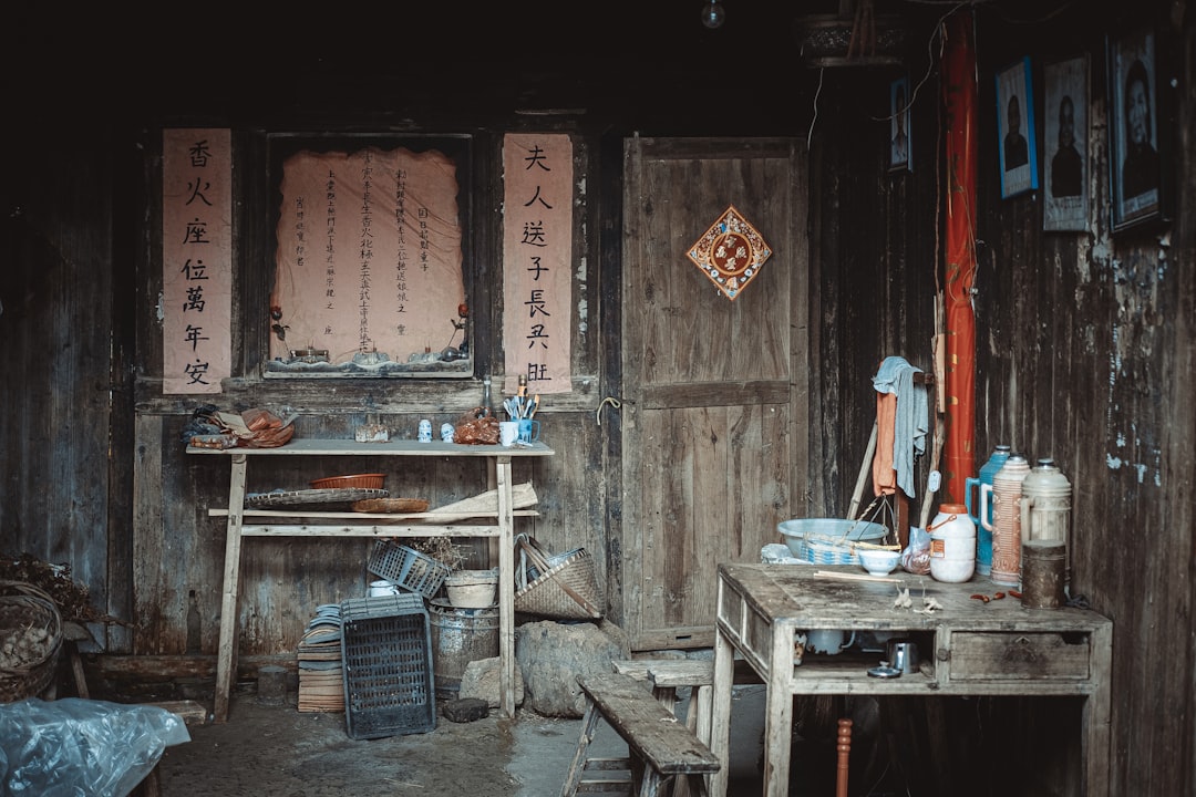 découvrez le statut d'artisan en france : ses avantages, les démarches pour l'obtenir et son importance pour les professionnels du secteur. informez-vous sur les droits et obligations liés à cette reconnaissance, essentielle pour les entrepreneurs artisanaux.