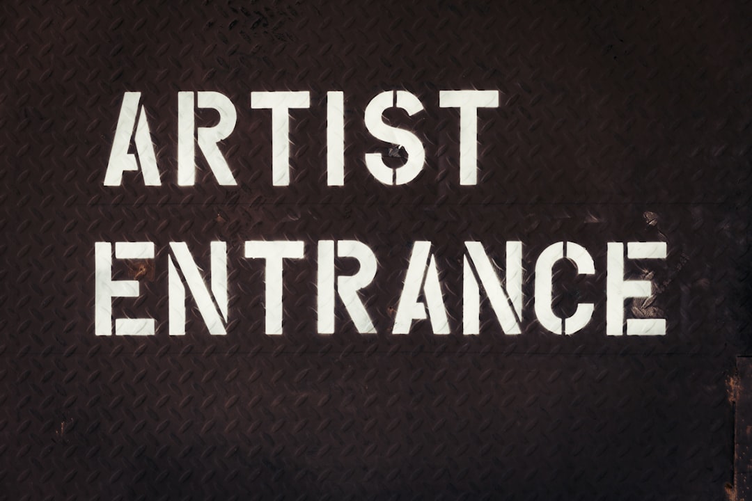 inscrivez-vous en tant qu'artiste et rejoignez notre plateforme pour promouvoir vos œuvres, rencontrer d'autres créateurs et accéder à des opportunités uniques. participez à notre communauté artistique dès aujourd'hui !