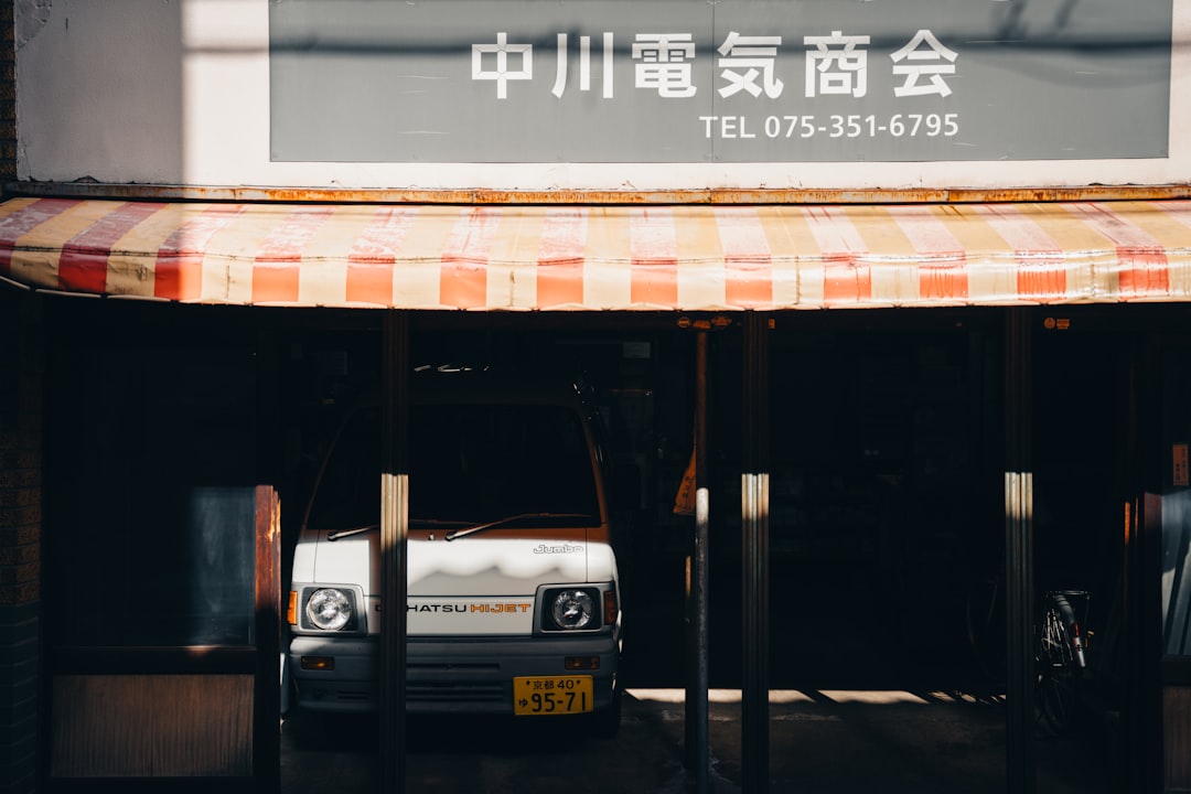 découvrez notre concessionnaire automobile, votre expert en voitures neuves et d'occasion. profitez d'un large choix de véhicules, de conseils personnalisés, et de services de financement adaptés à vos besoins. votre prochaine voiture vous attend ici !