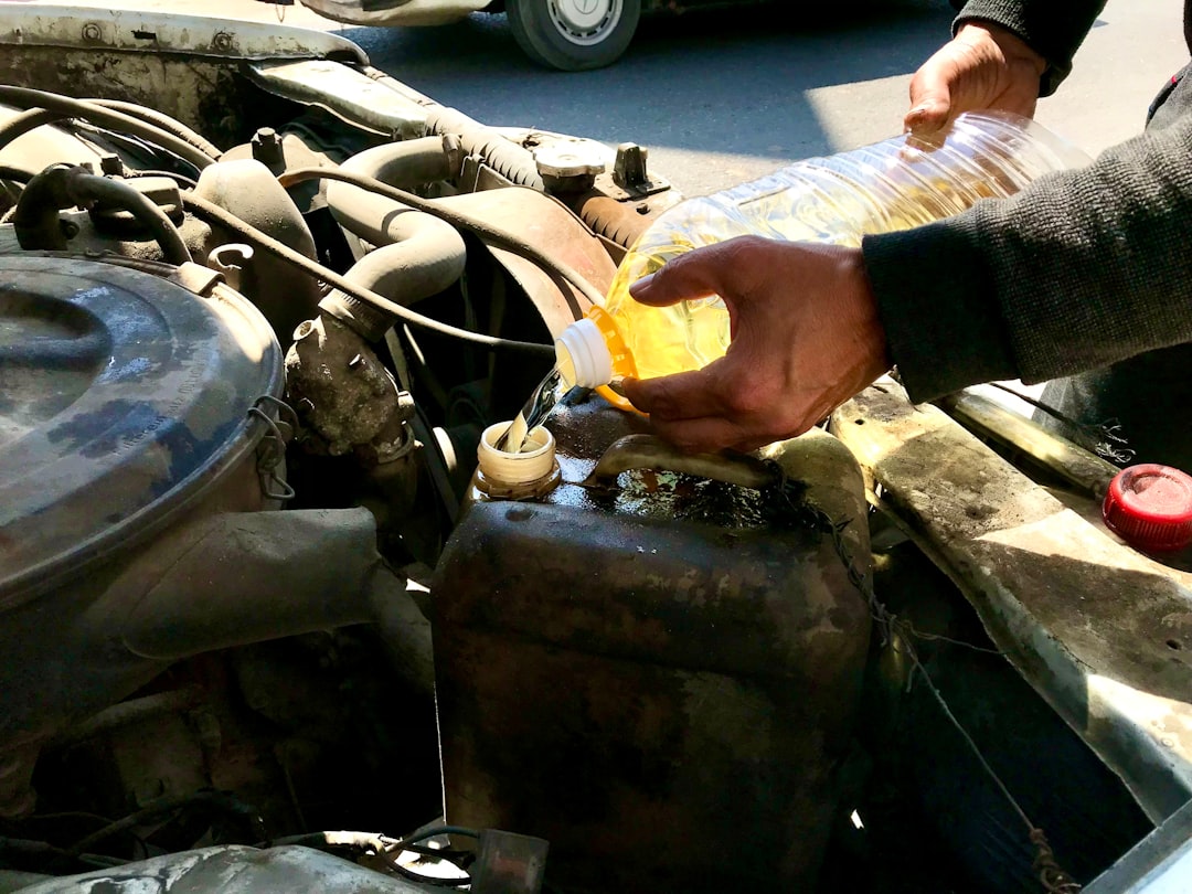 découvrez nos services de réparation de dent de carrosserie automobile, spécialisés dans la restauration de votre véhicule sans peinture. profitez d'une solution rapide et efficace pour éliminer les bosses et imperfections, redonnant à votre voiture son apparence d'origine.