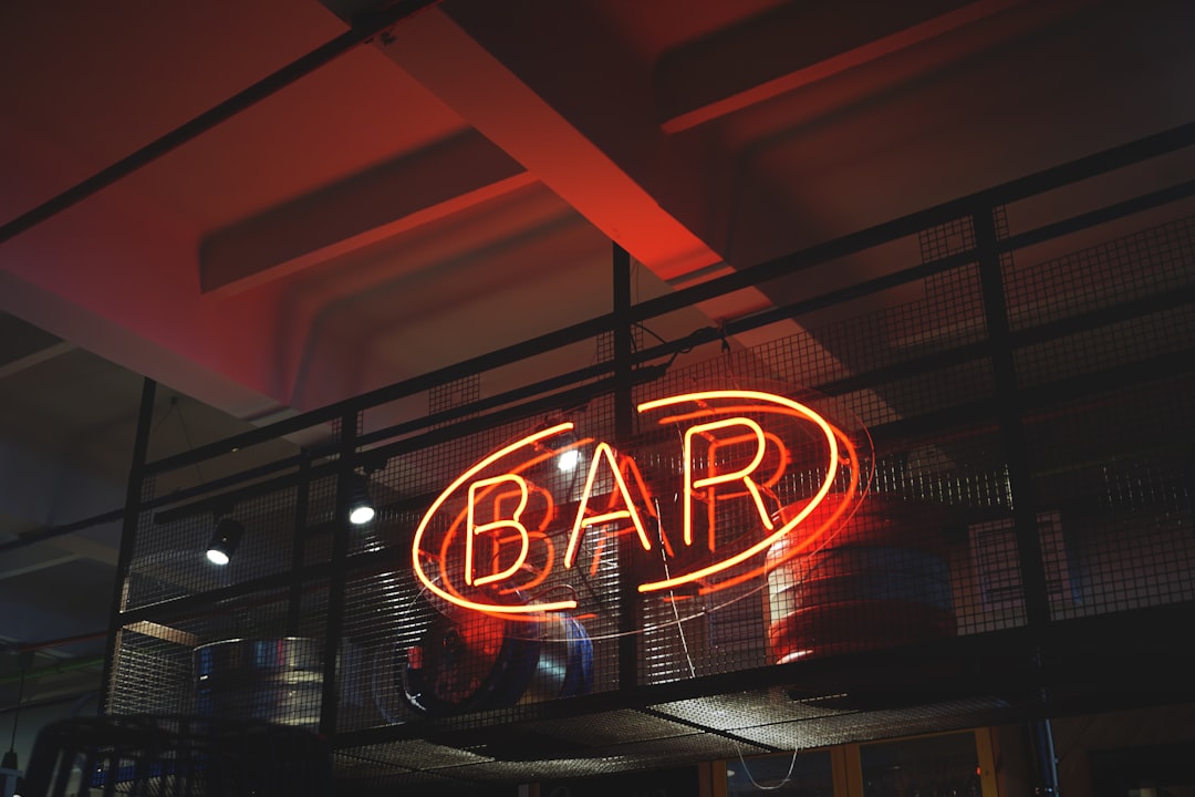 découvrez le concept innovant du bar takeover, où des bartenders talentueux prennent les rênes de votre établissement préféré pour une soirée inoubliable. savourez des cocktails créatifs et vivez une expérience unique dans une ambiance conviviale.