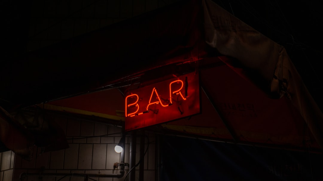 découvrez l'expérience unique du 'bar takeover' où des bartenders talentueux prennent les rênes de votre bar préféré, proposant des cocktails exclusifs et une ambiance dynamique pour une soirée inoubliable. rejoignez-nous et laissez-vous surprendre par de nouvelles saveurs !