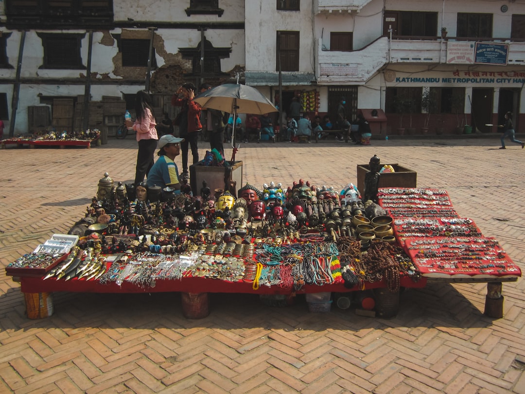 découvrez le monde complexe du marché noir, ses enjeux économiques, ses conséquences sociétales et les mesures mises en place pour lutter contre ce phénomène clandestin. plongez dans l'univers des échanges illégaux et de la contrebande.
