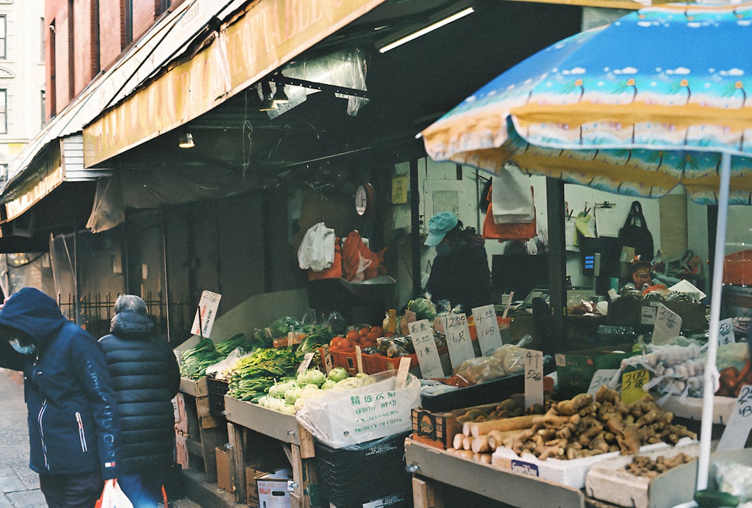 découvrez les réalités du marché noir : un univers caché où se côtoient produits illégaux, transactions clandestines et enjeux économiques souvent méconnus. plongez dans ce monde obscur et comprendre les implications sociales et légales qui l'entourent.