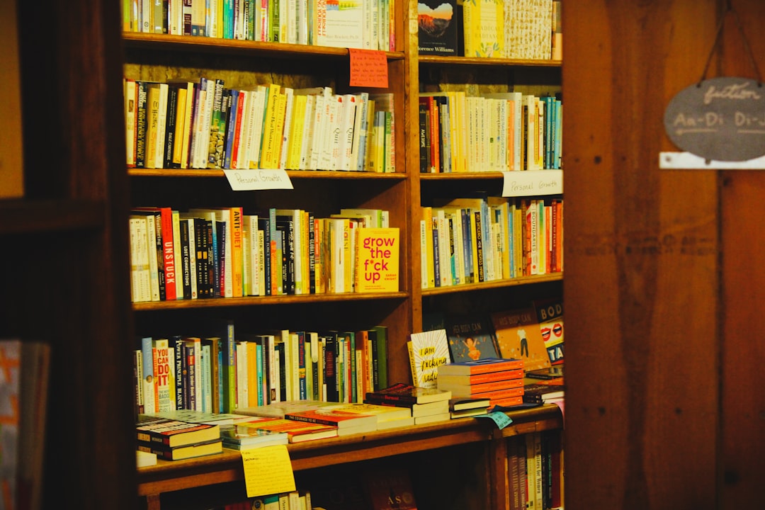 découvrez un large choix de livres pour tous les goûts chez votre libraire. que vous soyez passionné de fiction, d'histoire, de développement personnel ou d'essais, notre sélection de livres vous attend. profitez de conseils d'experts et de recommandations personnalisées pour enrichir votre bibliothèque.