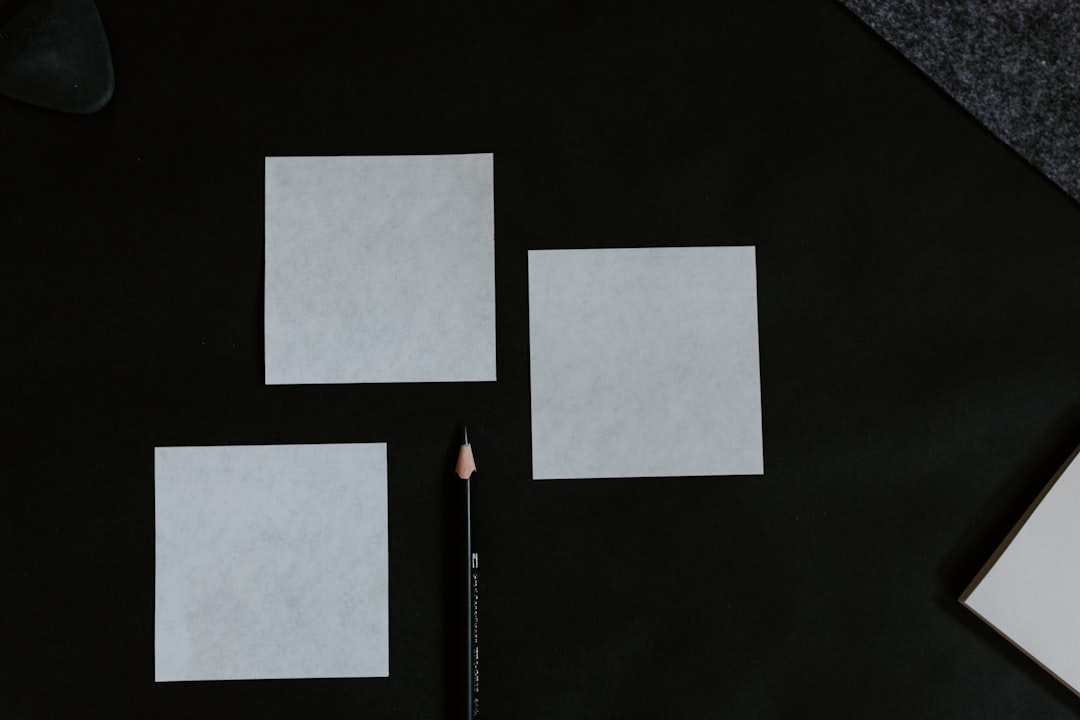 découvrez le business model canvas, un outil stratégique essentiel pour visualiser et structurer votre modèle d'affaires. apprenez à définir vos clients, propositions de valeur, canaux, et plus encore pour maximiser la rentabilité de votre entreprise.