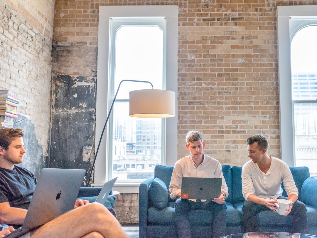 découvrez comment rédiger un business plan efficace pour donner vie à votre projet entrepreneurial. ce guide vous accompagne à travers les étapes clés, des prévisions financières à l'analyse de marché, pour séduire investisseurs et partenaires.