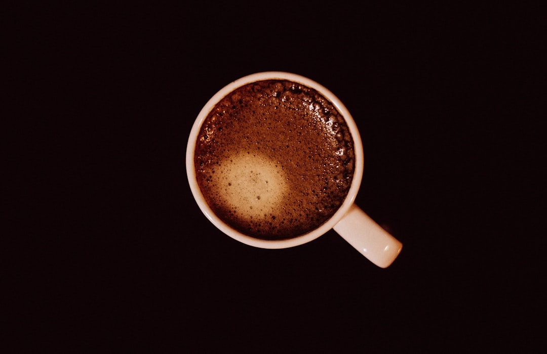découvrez notre café associatif, un lieu de rencontre chaleureux où se mêlent passion, partage et convivialité. participez à des activités variées et savourez des boissons artisanales tout en tissant des liens avec votre communauté.