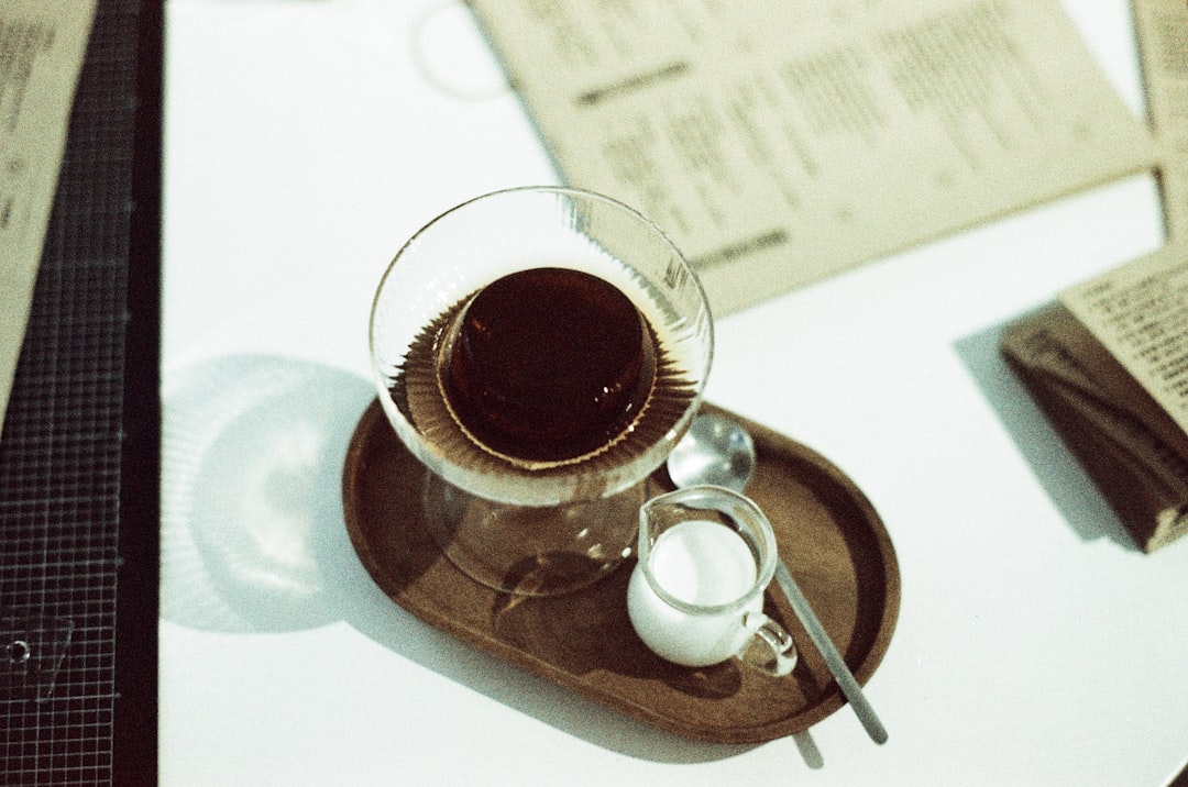 découvrez notre café associatif, un espace convivial où se mêlent rencontres, échanges et initiatives locales. participez à nos événements culturels, dégustez des boissons artisanales et soutenez des projets solidaires. rejoignez-nous pour créer des liens et partager des passions dans une atmosphère chaleureuse.