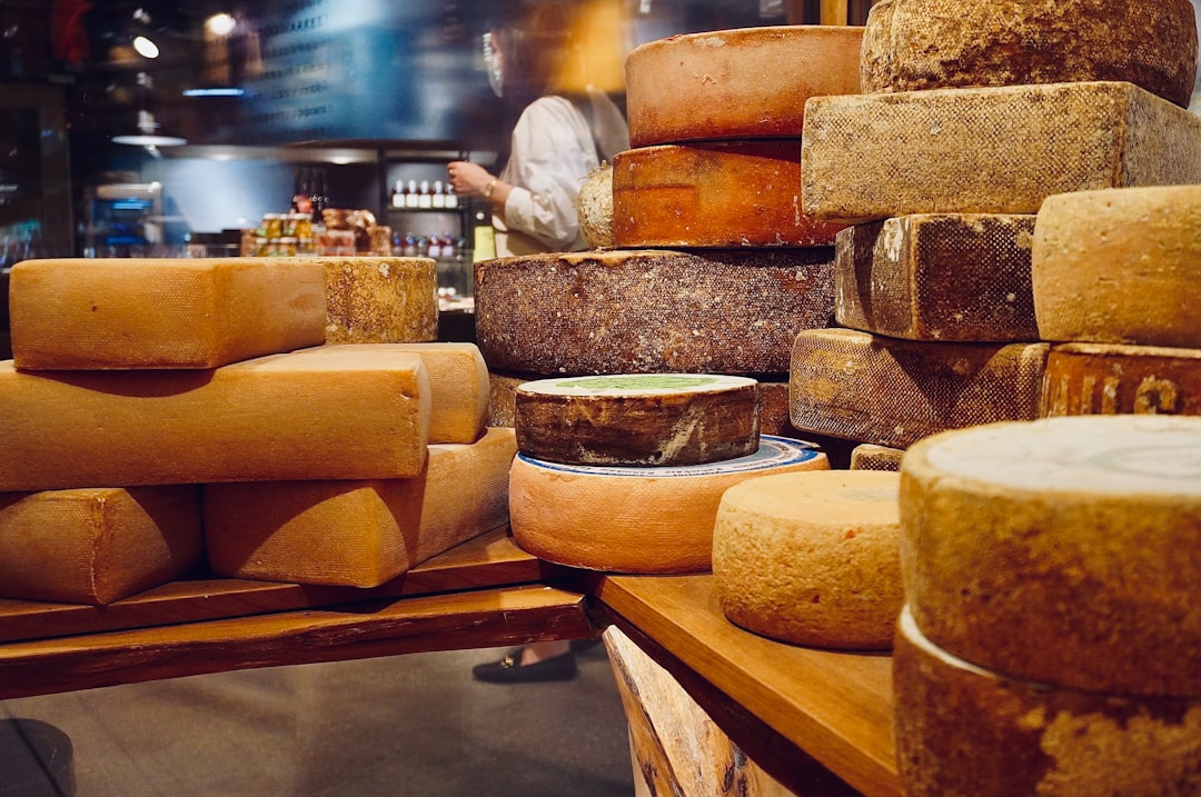 découvrez notre fromagerie spécialisée où vous trouverez une sélection artisanale de fromages fins, locaux et importés. savourez des créations uniques, assistez à des dégustations et profitez de conseils d'experts pour sublimer vos plats avec le meilleur du fromage.