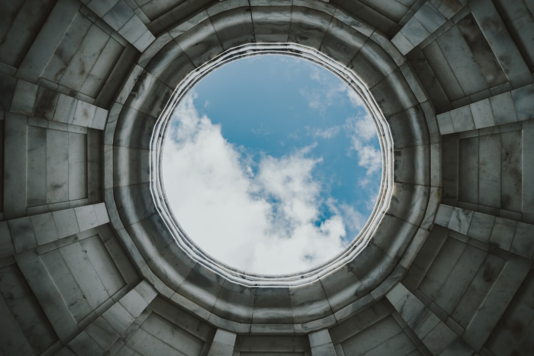 découvrez les principes de l'économie circulaire, une approche innovante visant à réduire le gaspillage, optimiser l'utilisation des ressources et promouvoir la durabilité. apprenez comment cette méthode transforme les entreprises et impacte positivement notre environnement.