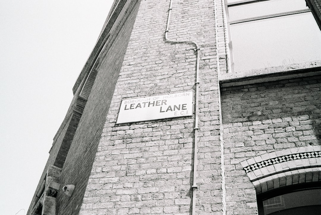 découvrez tout ce qu'il faut savoir sur le bail commercial : types, conditions, droits et obligations pour sécuriser votre investissement et garantir votre activité. profitez de conseils et d'astuces pour négocier un bail adapté à vos besoins.