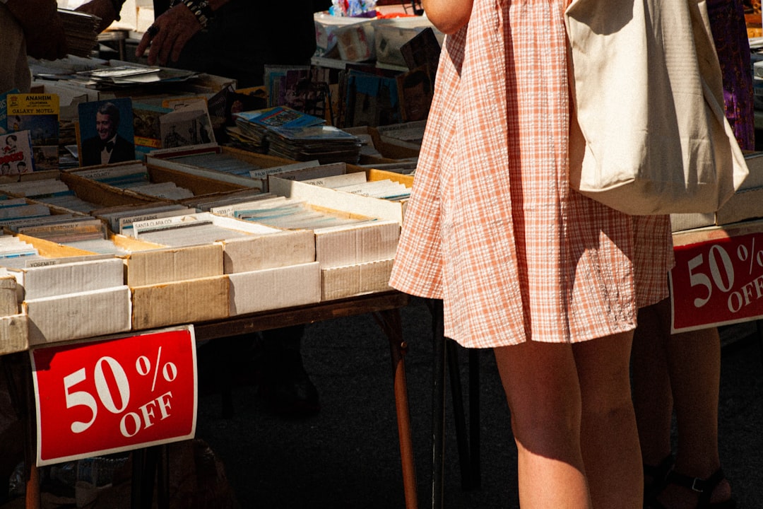 découvrez notre magasin de consignation, un lieu unique où vous pouvez acheter et vendre des articles de seconde main de qualité. profitez d'une large sélection de vêtements, accessoires, meubles et objets de décoration à des prix abordables, tout en contribuant à une consommation responsable et durable.