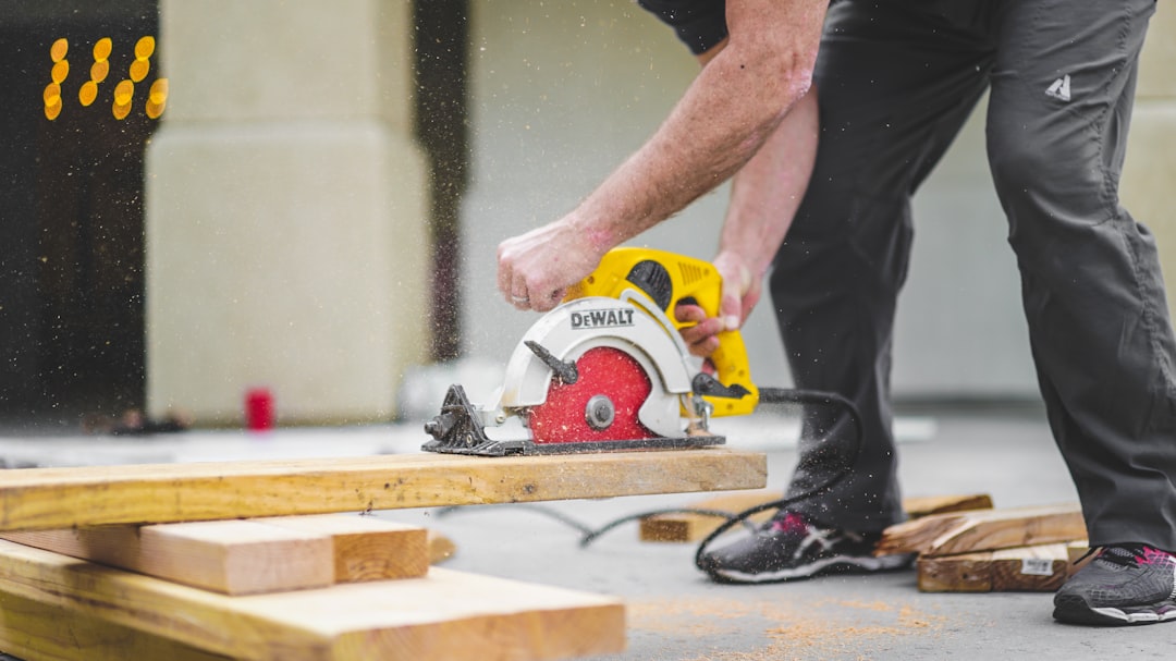 découvrez notre expertise en construction : des projets innovants, des matériaux de qualité et un savoir-faire inégalé pour réaliser vos rêves architecturaux.