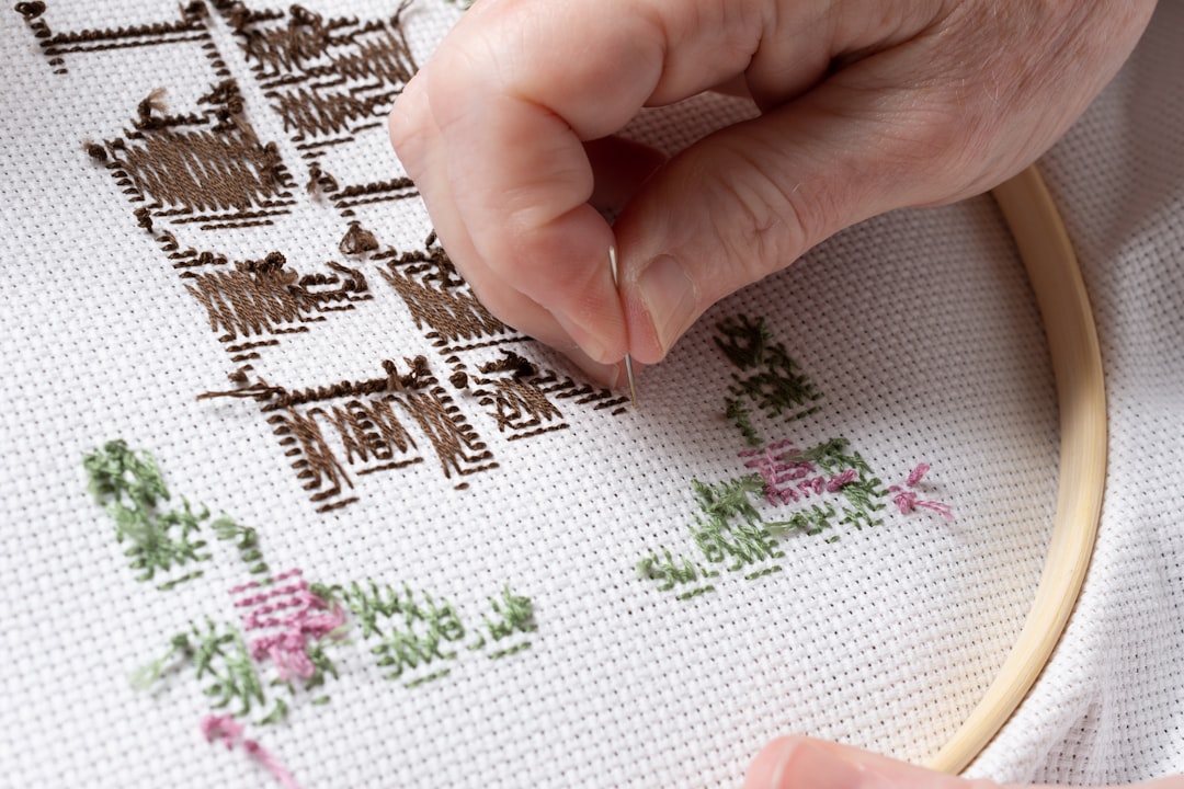 découvrez l'univers fascinant des métiers d'art et de l'artisanat. explorez des techniques variées, des projets créatifs et des conseils pratiques pour réaliser vos propres créations faites main. laissez libre cours à votre imagination et plongez dans le monde des crafts !