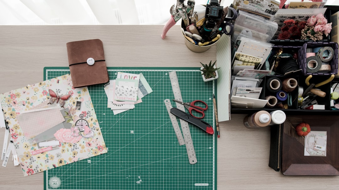découvrez l'univers passionnant de l'artisanat avec notre collection de projets créatifs, d'astuces et de techniques. idéal pour les passionnés et les débutants, plongez dans le monde des crafts pour exprimer votre créativité et embellir votre quotidien.