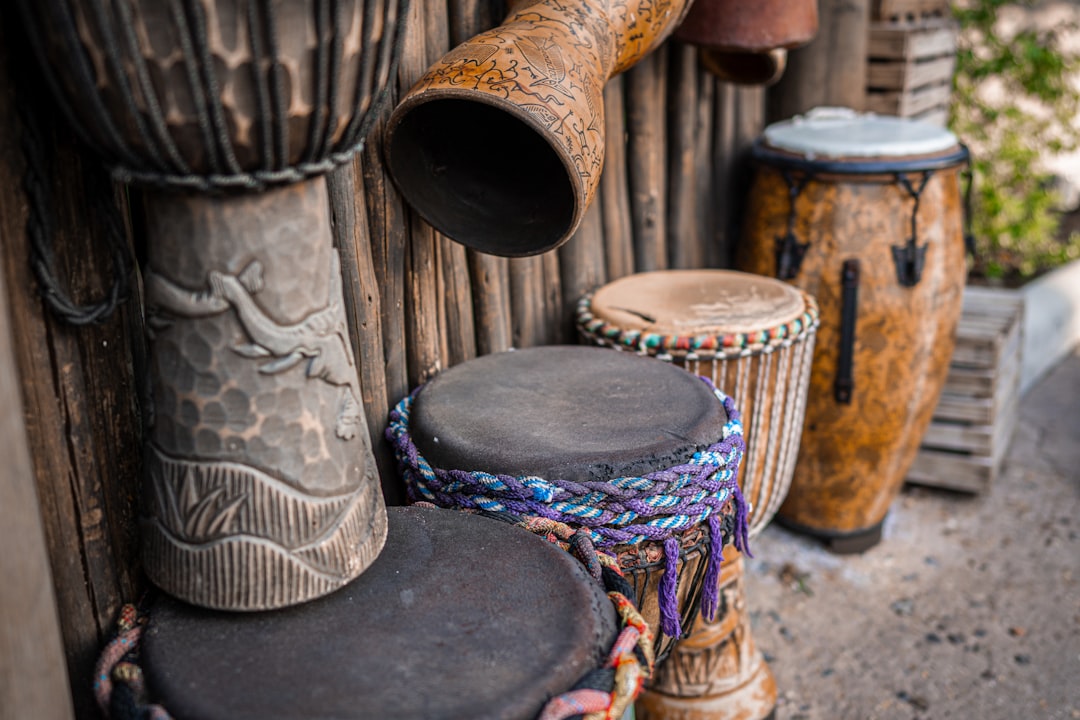 découvrez les composants culturels essentiels qui façonnent nos sociétés, de la langue aux traditions, en passant par les arts et les croyances. explorez l'importance de ces éléments dans la diversité et l'identité culturelle à travers le monde.