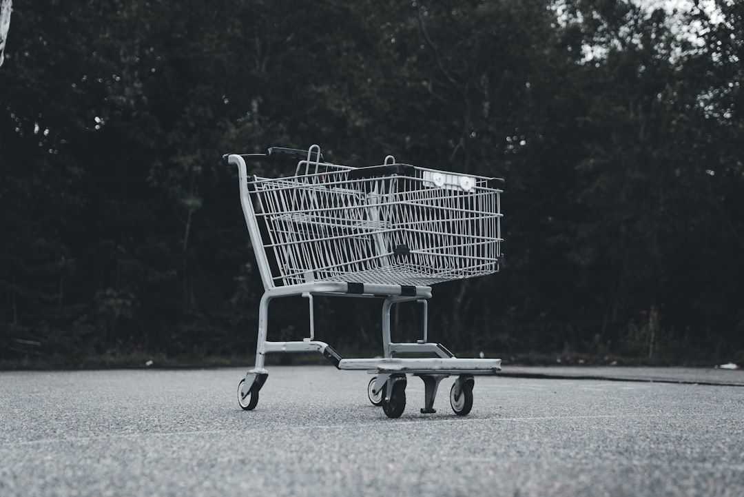 découvrez le concept de customer lifetime value (clv) et son importance pour maximiser la rentabilité de votre entreprise. apprenez à calculer et à optimiser la valeur à vie de vos clients pour améliorer vos stratégies marketing et fidéliser votre clientèle.