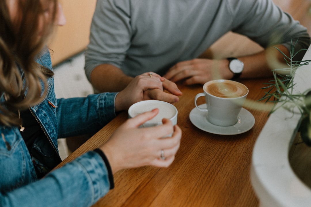 découvrez l'art de la rencontre en ligne avec notre guide sur le dating. que vous soyez à la recherche d'une relation sérieuse ou de nouvelles amitiés, trouvez des conseils, des astuces et des plateformes adaptées pour faire des connexions authentiques. embarquez dans votre aventure romantique dès aujourd'hui !