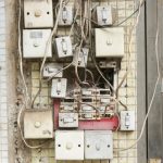 Quels tarifs pratiquer pour un électricien : guide complet découvrez notre guide complet sur les tarifs des électriciens. apprenez à comprendre la structure des prix, les coûts des services courants et comment économiser sur vos travaux électriques. informez-vous pour obtenir le meilleur rapport qualité-prix pour vos projets électriques.