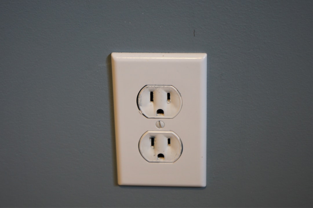 découvrez les tarifs des électriciens pour vos projets d'installation et de réparation. comparez les prix, les services proposés et trouvez le meilleur rapport qualité-prix pour l'électricité de votre maison.