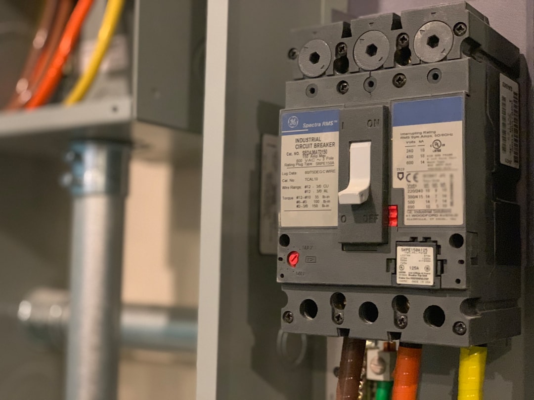 découvrez les tarifs des électriciens en france : comparez les prix, les services inclus et obtenez des conseils pour choisir le bon professionnel pour vos projets électriques.