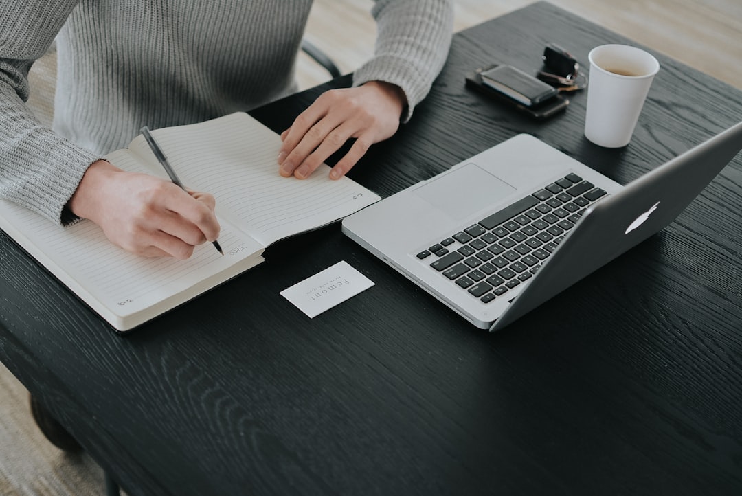 découvrez notre modèle de facture excel prêt à l'emploi pour simplifier la gestion de vos factures. personnalisable et facile à utiliser, ce modèle vous permet de gagner du temps et d'assurer un suivi précis de vos transactions. idéal pour les freelances et les petites entreprises.