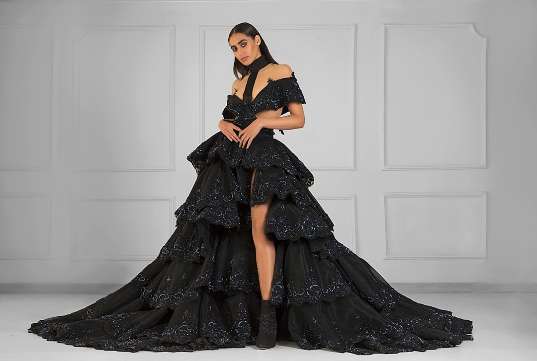 découvrez l'univers captivant du fashion designer, où créativité et style se rencontrent pour créer des collections uniques. explorez les tendances, l'innovation et l'art de la mode à travers le regard d'un créateur passionné.
