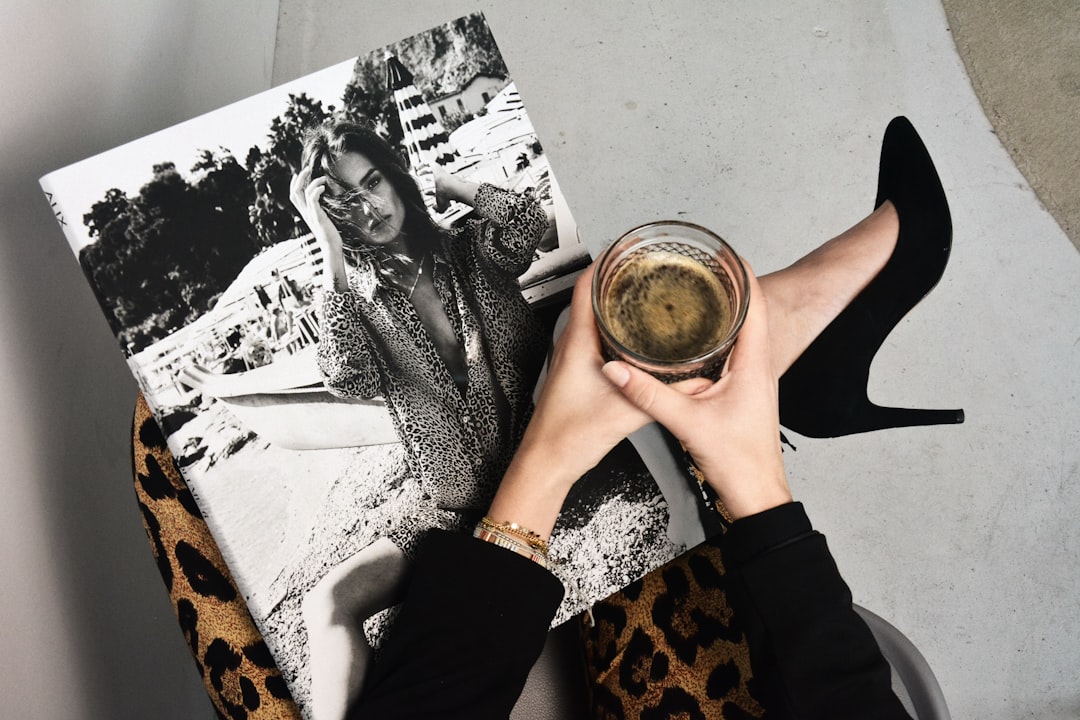 découvrez l'univers fascinant des designers de mode, où créativité et innovation s'entrelacent pour donner vie à des pièces uniques. explorez les dernières tendances, les collections exclusives et les histoires inspirantes qui façonnent l'industrie de la mode.