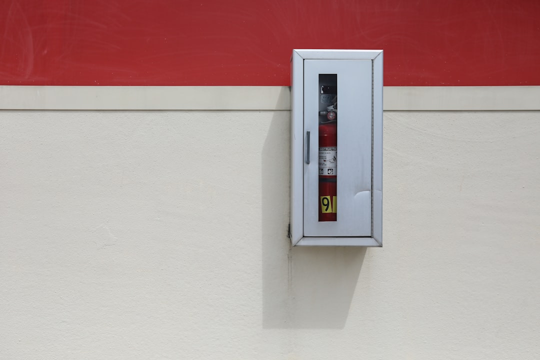 découvrez notre large sélection d'extincteurs de haute qualité, conçus pour assurer votre sécurité et celle de votre environnement. protégez-vous contre les risques d'incendie avec nos produits fiables et faciles à utiliser.