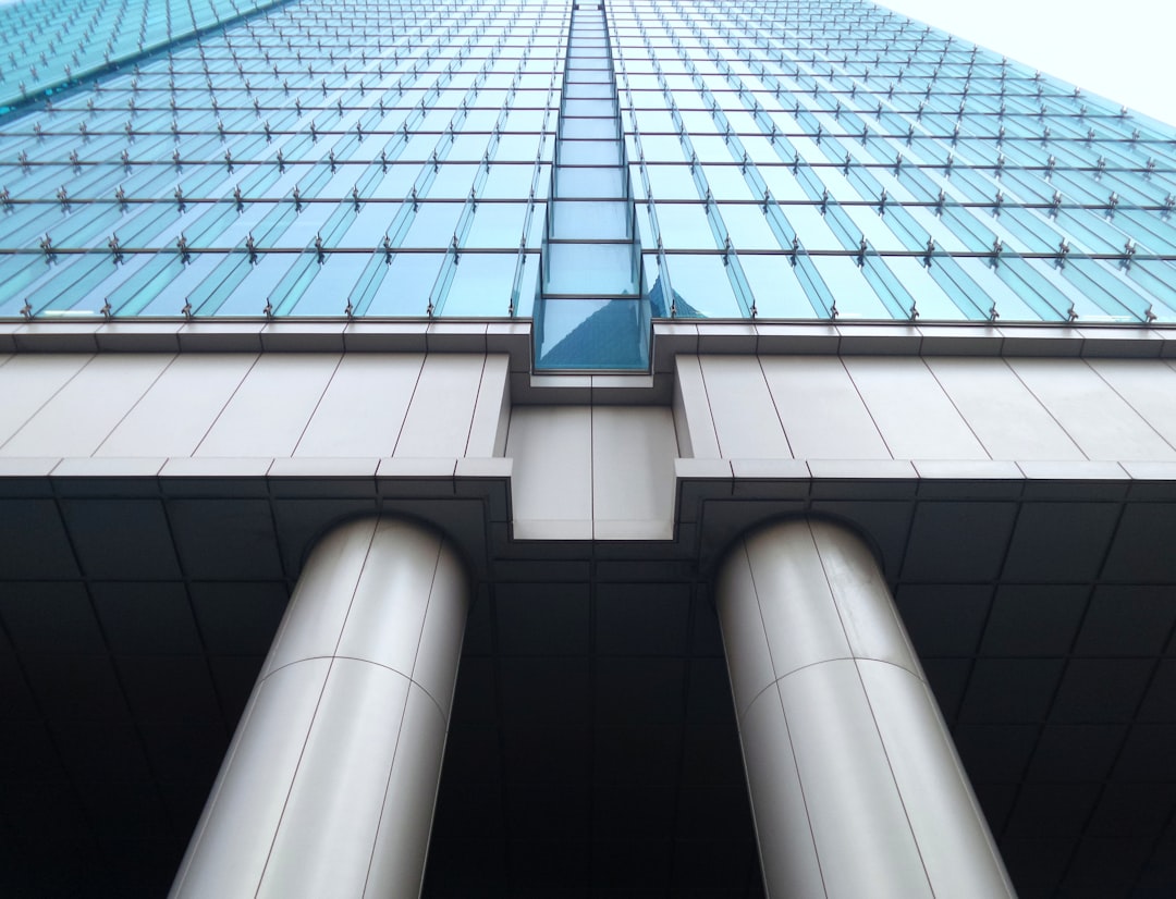 découvrez l'importance de la fondation dans la construction et l'architecture. apprenez les différents types de fondations, leur rôle dans la stabilité des bâtiments et comment choisir la meilleure option pour vos projets. informez-vous sur les dernières tendances et techniques en matière de fondations.