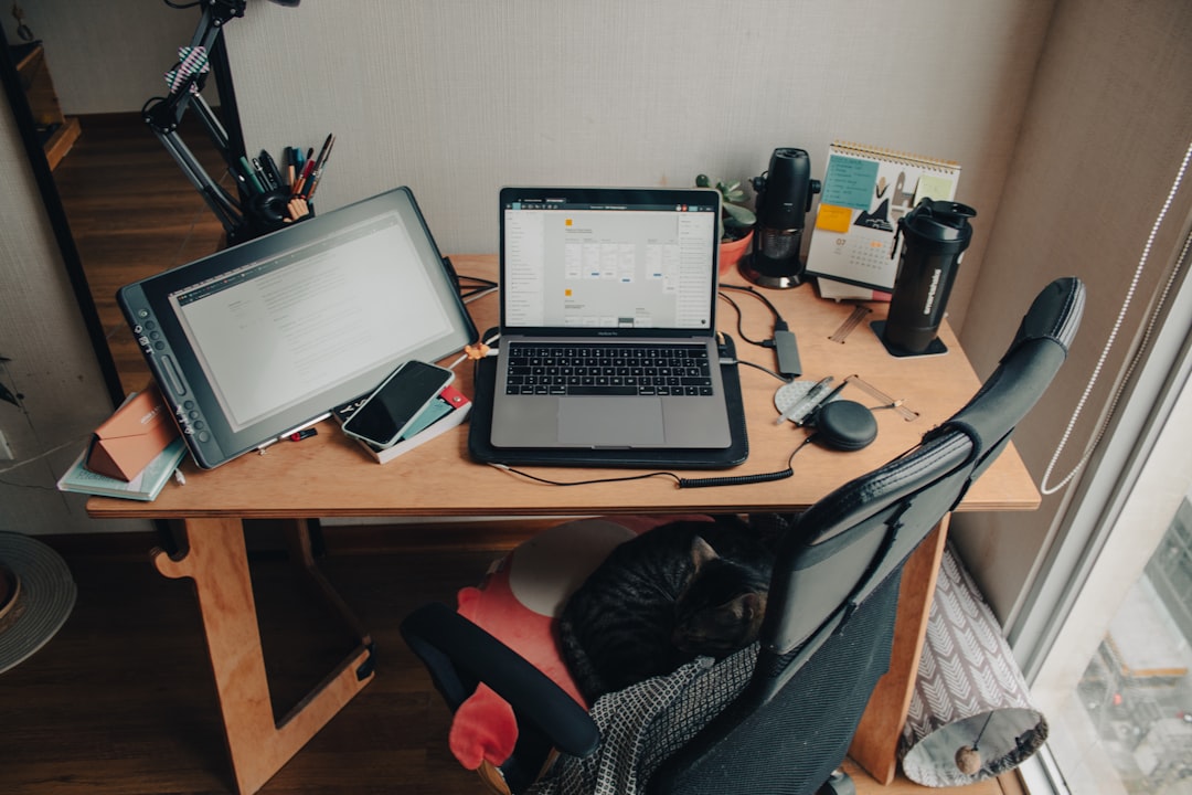 découvrez les services d'une secrétaire freelance : flexibilité, expertise et soutien administratif sur mesure. optimisez votre temps et concentrez-vous sur votre cœur de métier grâce à une assistante compétente à votre disposition.