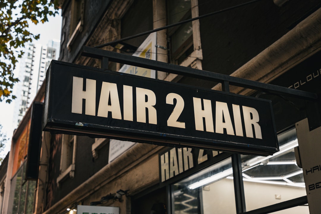 découvrez comment élaborer un plan d'affaires efficace pour votre salon de coiffure. apprenez à structurer vos idées, définir vos objectifs financiers et marketing, et optimiser la gestion de votre établissement pour attirer et fidéliser votre clientèle.