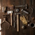 Petit bricolage : les clés pour l'auto-entrepreneur homme toutes mains découvrez nos services de bricolage et de réparation. nos artisans qualifiés sont à votre disposition pour tous vos besoins, de la plomberie à la peinture. profitez d'un travail soigné et rapide pour améliorer votre espace de vie.