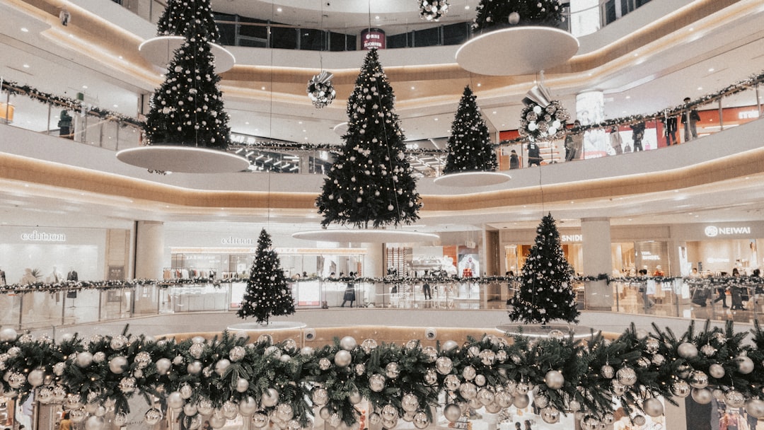 découvrez le commerce des vacances, une synergie parfaite entre la magie des fêtes et les meilleures offres. profitez de nos promotions exclusives pour embellir vos moments de célébration, que ce soit pour noël, pâques ou d'autres festivités. offrez-vous une expérience de shopping unique et festive !