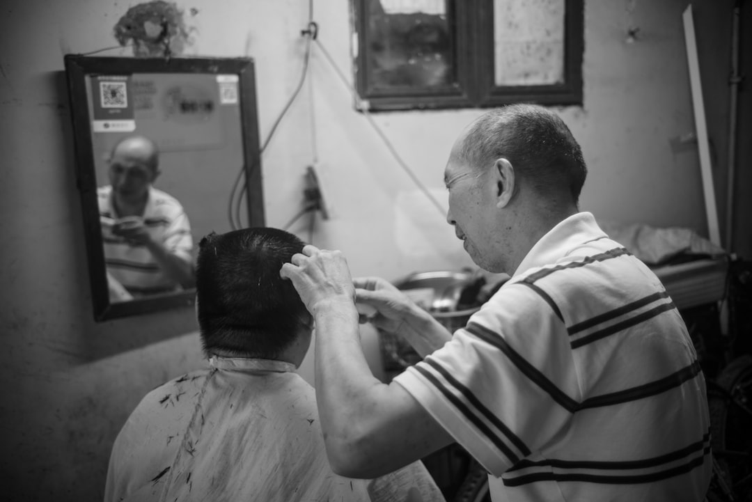 découvrez votre coiffeur à domicile pour une expérience capillaire unique et personnalisée. profitez de services de coiffure professionnels dans le confort de votre maison, avec des soins adaptés à vos besoins et à votre style.