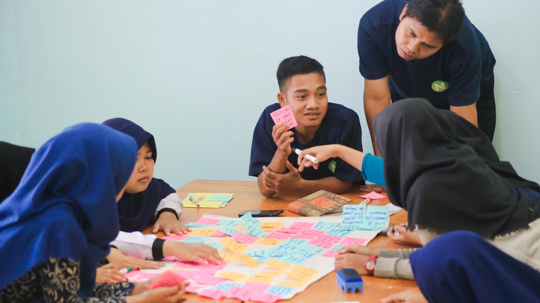 découvrez des projets sociaux innovants qui transforment des communautés et améliorent la vie des citoyens. explorez des initiatives créatives et impactantes visant à résoudre des problèmes sociaux contemporains tout en favorisant la collaboration et l'engagement.