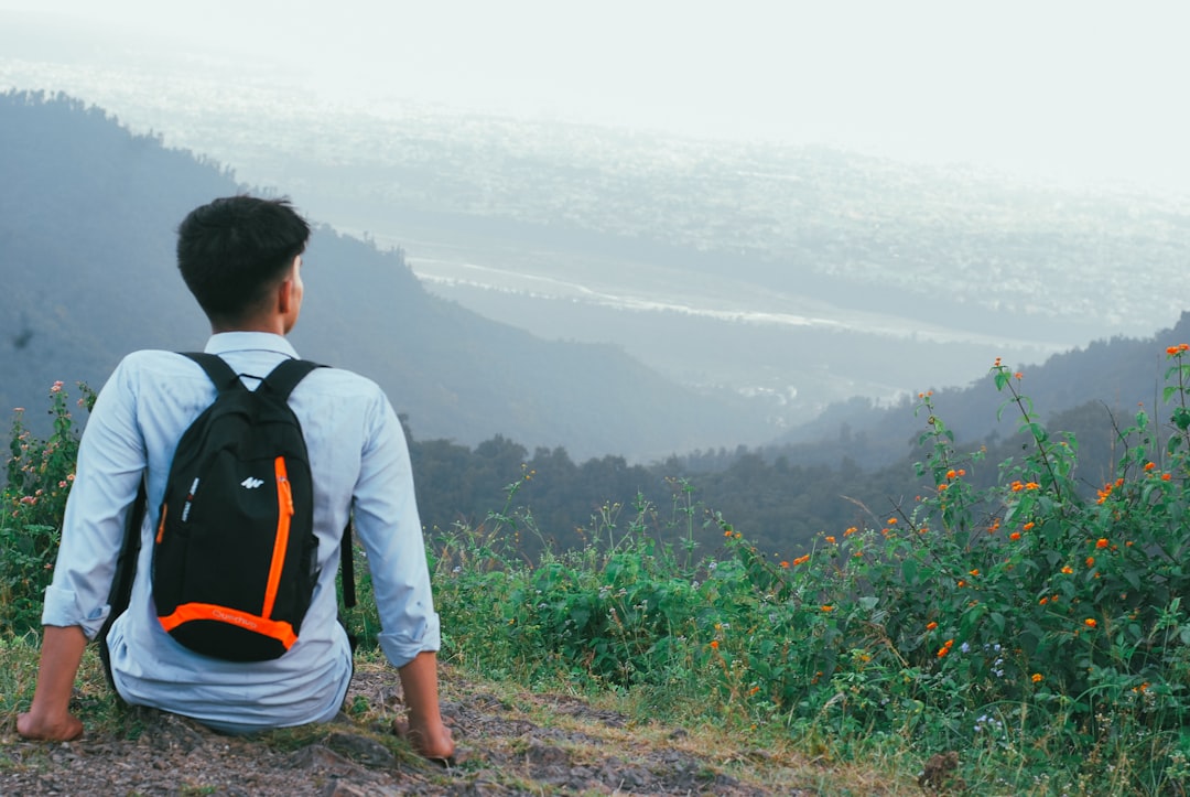 découvrez l'intrapreneuriat, une approche innovante qui permet aux employés de stimuler la créativité et le développement de nouvelles idées au sein de leur entreprise. apprenez comment encourager l'autonomie et l'innovation tout en renforçant la culture d'entreprise.