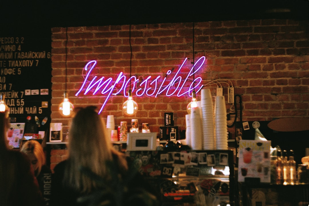 découvrez le concept d'intrapreneuriat, une approche innovante qui permet aux employés d'agir comme des entrepreneurs au sein de leur entreprise. favorisez la créativité, la prise d'initiative et le développement de projets internes pour stimuler la croissance et l'innovation tout en renforçant l'engagement des équipes.