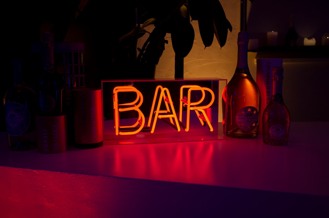 découvrez notre juice bar, un espace dédié aux amateurs de boissons saines et rafraîchissantes. savourez des jus frais, smoothies et recettes originales élaborées à partir de fruits et légumes de saison. un lieu convivial pour revitaliser votre corps et égayer votre journée !