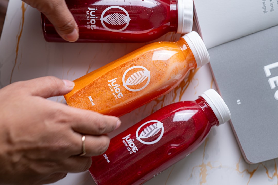 découvrez notre juice bar, un lieu chaleureux où nous vous proposons des jus de fruits frais, smoothies et boissons revitalisantes élaborés à partir d'ingrédients naturels. réveillez vos sens avec nos délicieuses créations saines, parfaites pour toute la journée !