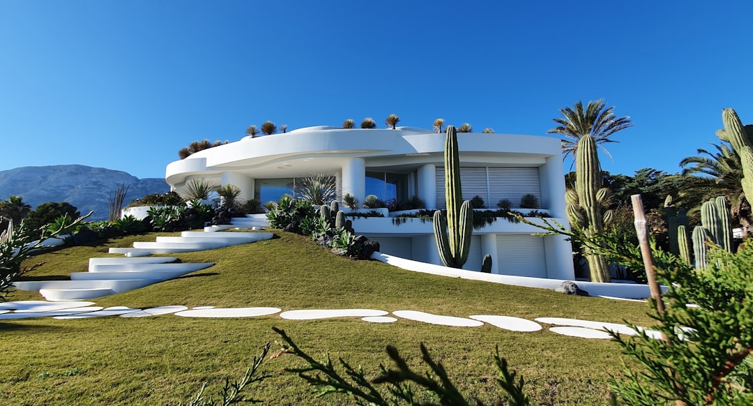 découvrez l'art du jardinage et de l'aménagement paysager avec nos conseils et astuces pour transformer votre espace extérieur en un oasis de beauté. que vous souhaitiez créer un jardin luxuriant, une terrasse accueillante ou un design moderne, nous avons les idées qu'il vous faut!
