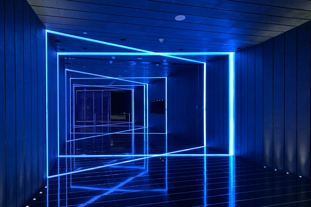 découvrez l'excitation du laser tag, un jeu d'équipe palpitant où stratégie et précision se rencontrent. parfait pour les amis, les familles et les événements d'entreprise, vivez une expérience inoubliable dans un univers futuriste. prêt à relever le défi ?