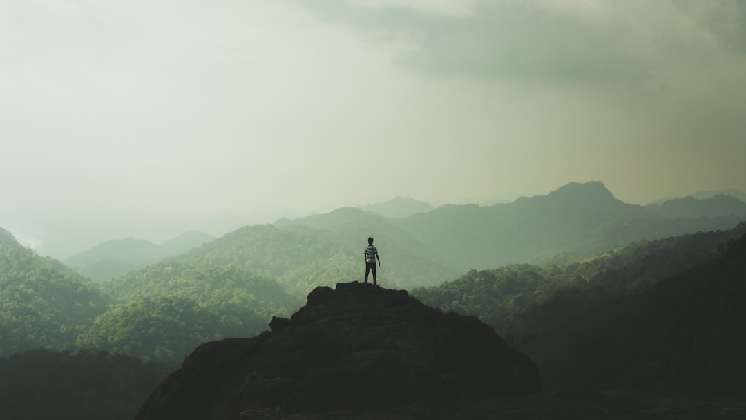 découvrez les clés du leadership efficace : stratégies inspirantes, développement personnel et techniques de gestion d'équipe pour devenir un leader influent et motivant.