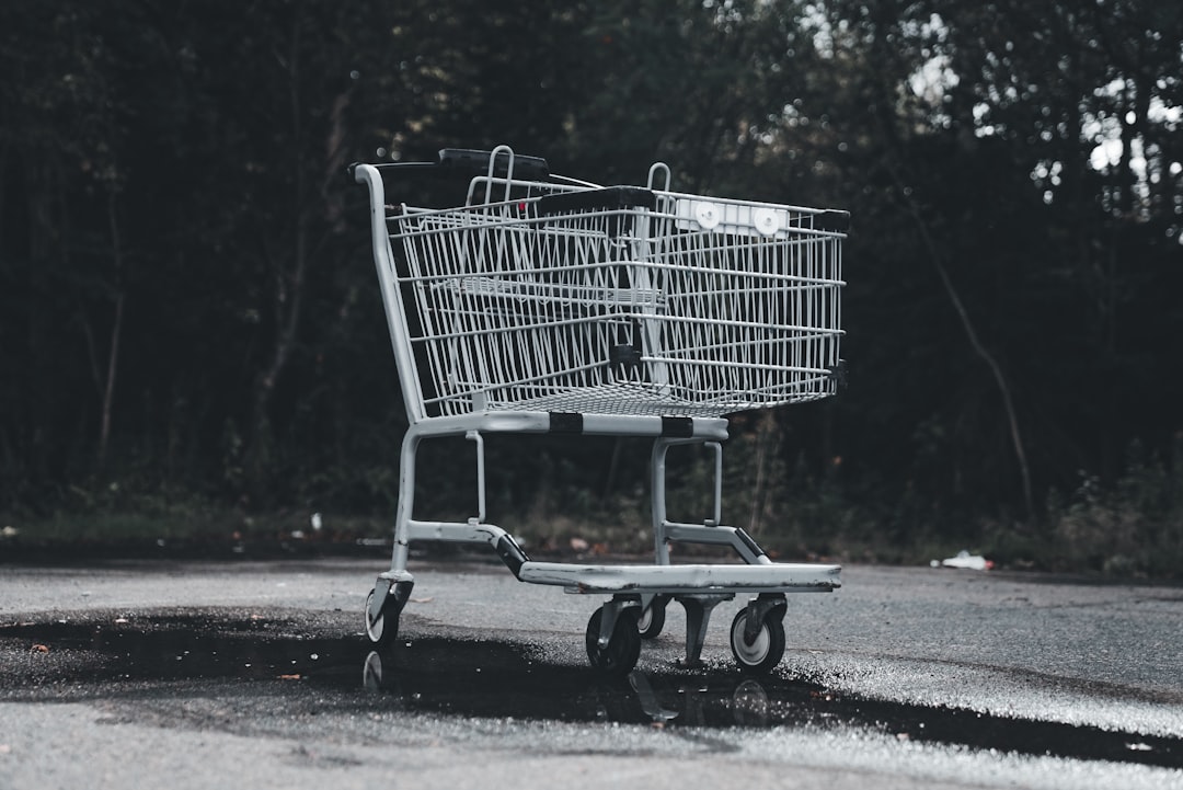 découvrez le mécanisme du leveraged buyout, une stratégie d'acquisition d'entreprises qui utilise un fort levier financier pour maximiser les rendements. apprenez comment cette technique permet aux investisseurs d'acheter des sociétés en utilisant principalement des fonds empruntés et les enjeux qu'elle implique.