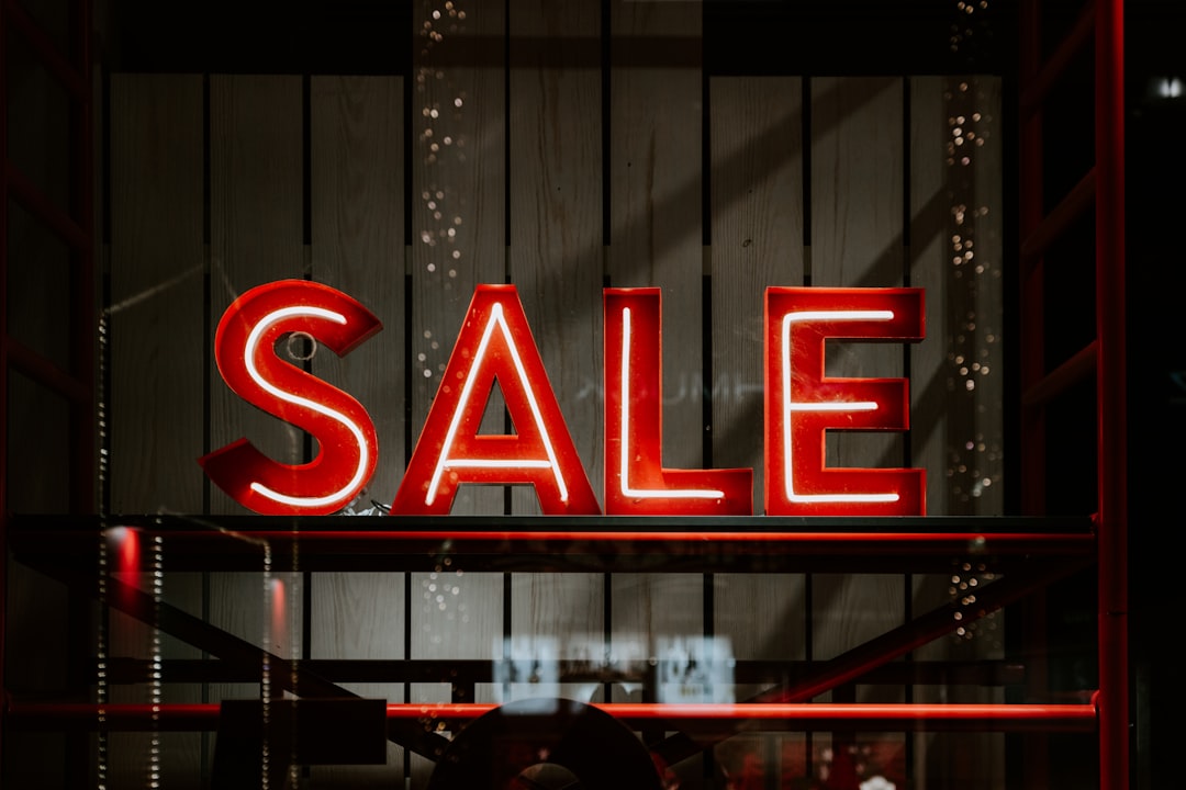 découvrez le concept de leveraged buyout (lbo), une stratégie d'acquisition où le financement est principalement assuré par l'endettement. apprenez comment cet outil permet aux investisseurs de prendre le contrôle d'entreprises tout en optimisant leur retour sur investissement.