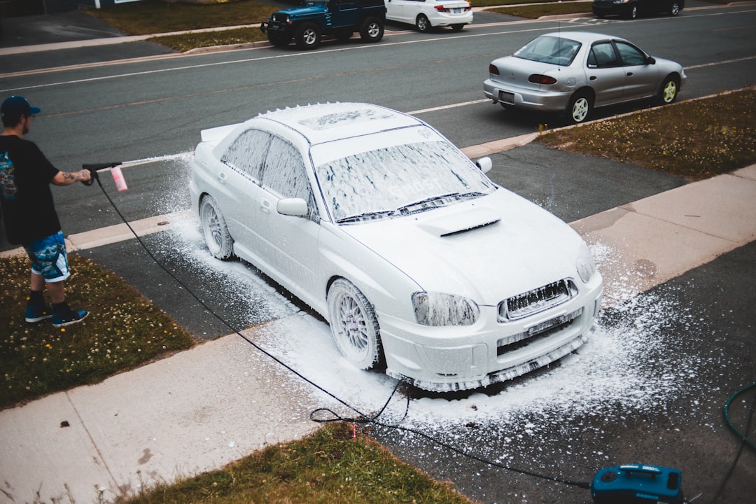 découvrez notre service de lavage auto mobile, où votre véhicule est nettoyé à domicile ou sur le lieu de travail. profitez d'un lavage professionnel, écologique et pratique, sans avoir à vous déplacer. réservez dès maintenant pour un véhicule éclatant!