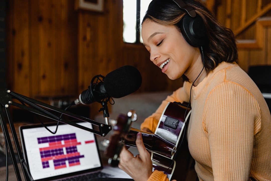 découvrez des cours de musique personnalisés avec un enseignant passionné. apprenez à jouer d'un instrument, améliorer vos compétences vocales et explorez différents styles musicaux dans un environnement convivial.